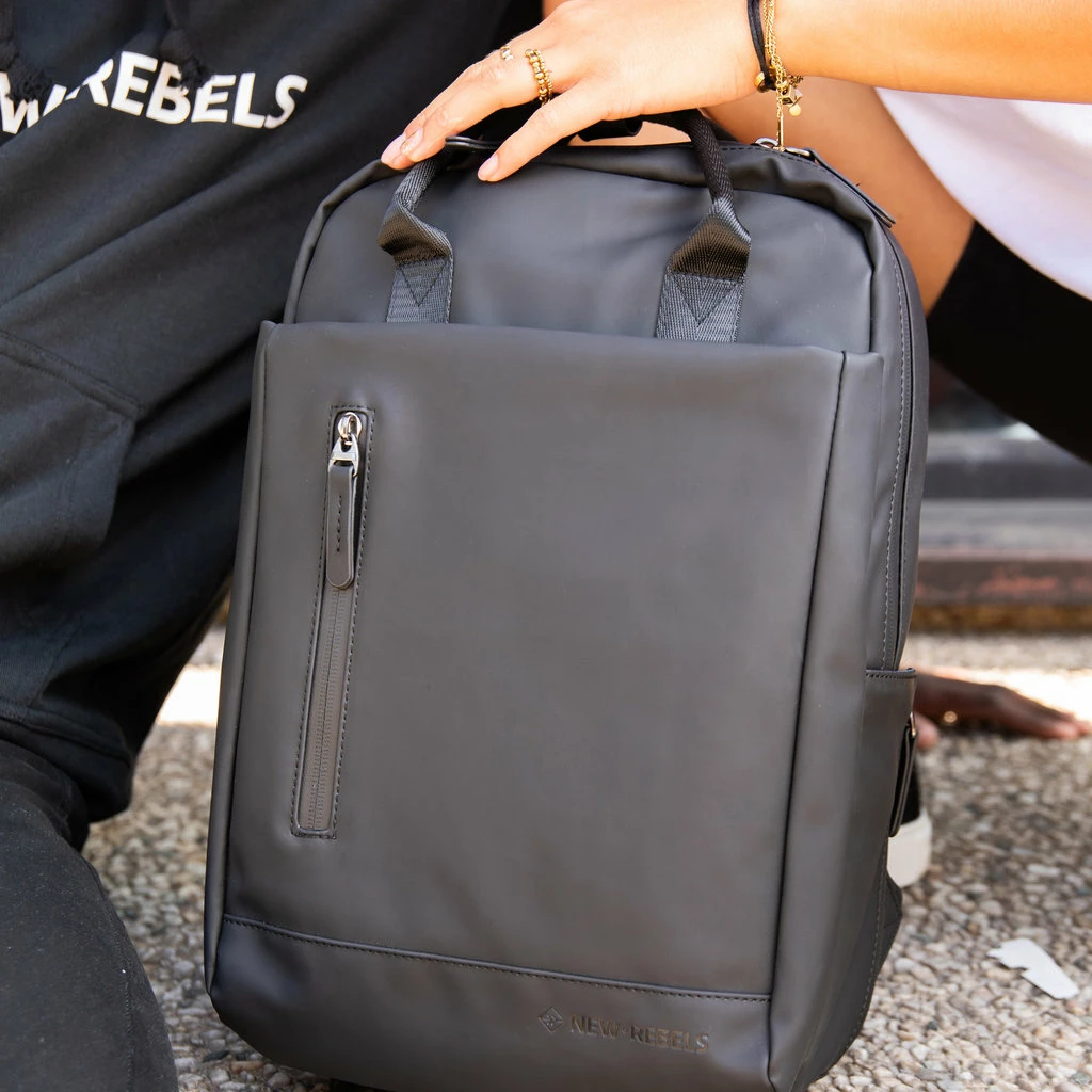 New Rebels ® Harper 1 - Rugzak - Laptoptas - Rugtas - 9 Liter - Zwart 4 New Rebels ® Harper 1 - Rugzak - Laptoptas - Rugtas - 9 Liter - Zwart - Afbeelding 2