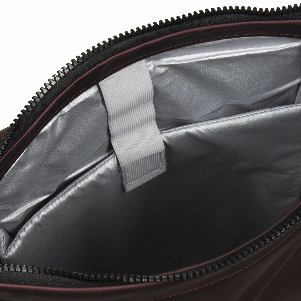New Rebels ® Mart - Rolltop - Rugzak - Waterafstotend- Metallic Burgundy- Large II - Rugtas 9 New Rebels ® Mart - Rolltop - Rugzak - Waterafstotend- Metallic Burgundy- Large II - Rugtas - Afbeelding 7