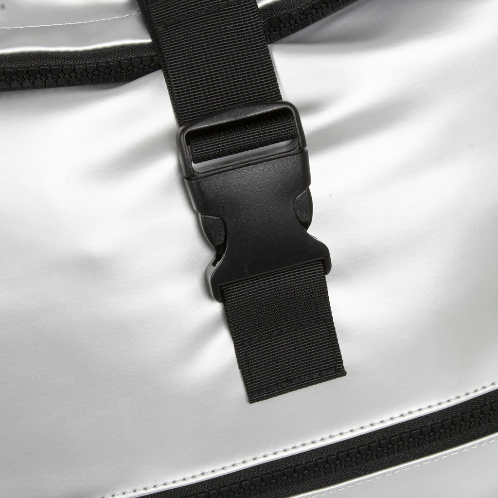 New Rebels ® Mart - Rolltop - Rugzak - Waterafstotend- Zilver- Large II - Rugtas 5 New Rebels ® Mart - Rolltop - Rugzak - Waterafstotend- Zilver- Large II - Rugtas - Afbeelding 3