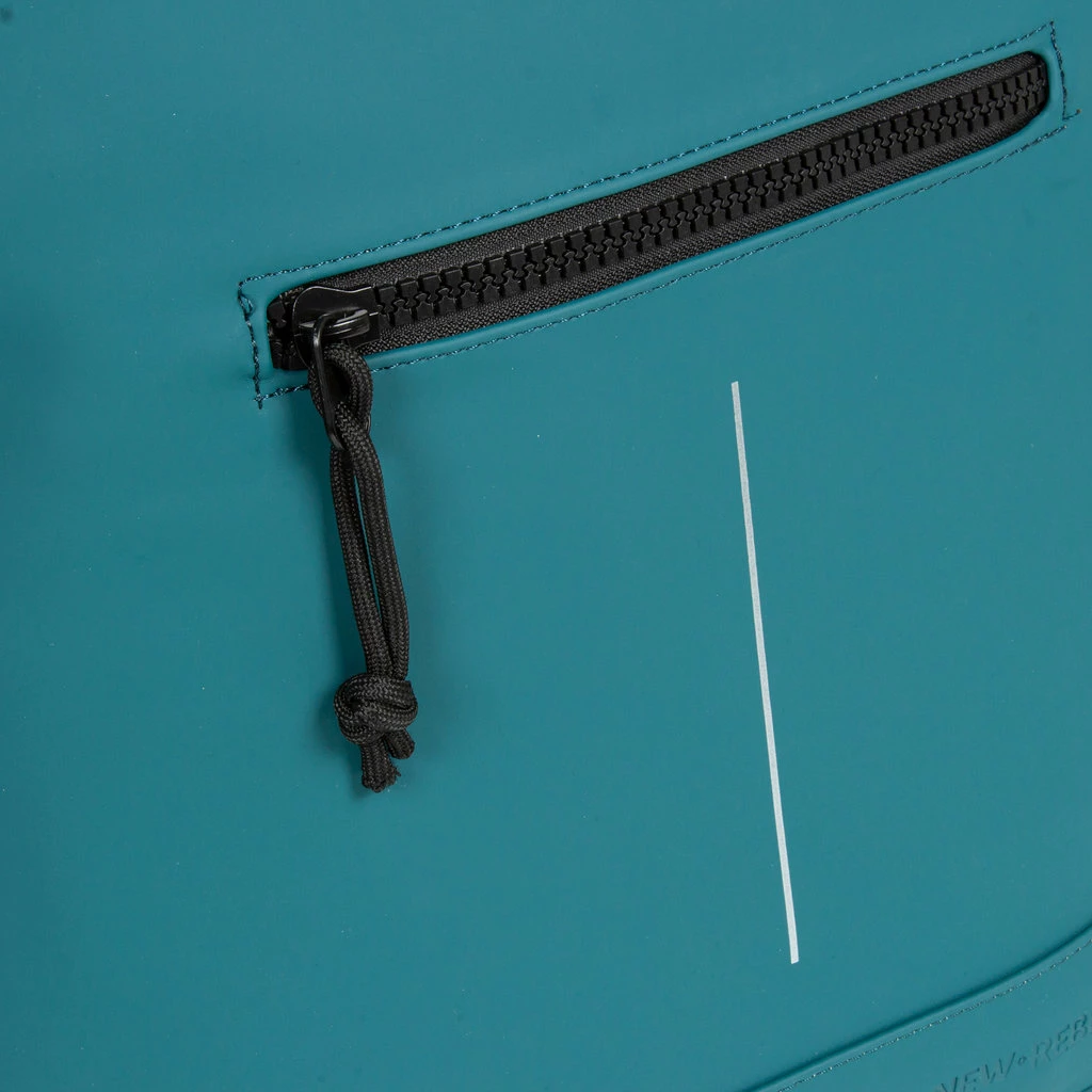 New Rebels ® Mart - Top Zip - Waterafstotend -Rugtas - Laptoptas 14Inch. - Shopper - Petrol 5 New Rebels ® Mart - Top Zip - Waterafstotend -Rugtas - Laptoptas 14Inch. - Shopper - Petrol - Afbeelding 3