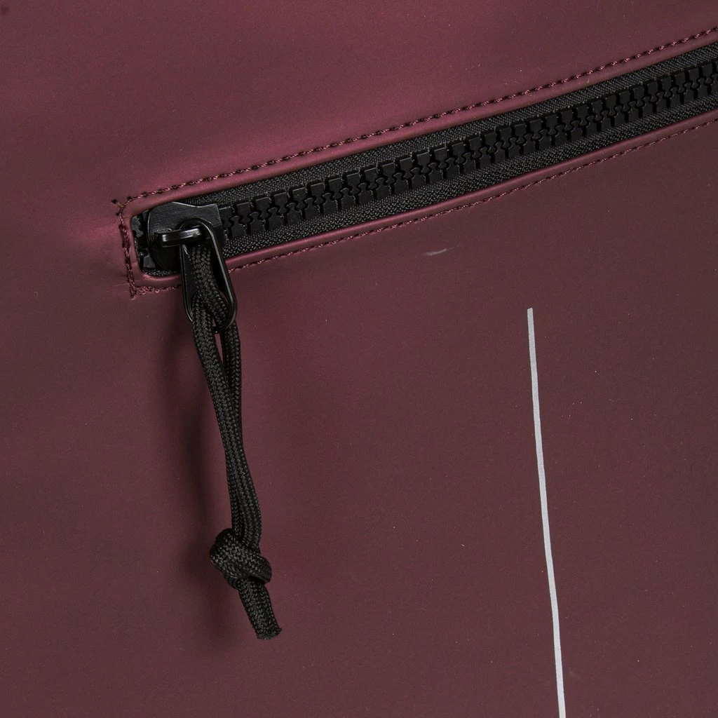 New Rebels ® Mart - Top Zip - Waterafstotend -Rugtas - Laptoptas 14Inch. - Shopper - Metallic Burgundy 6 New Rebels ® Mart - Top Zip - Waterafstotend -Rugtas - Laptoptas 14Inch. - Shopper - Metallic Burgundy - Afbeelding 4