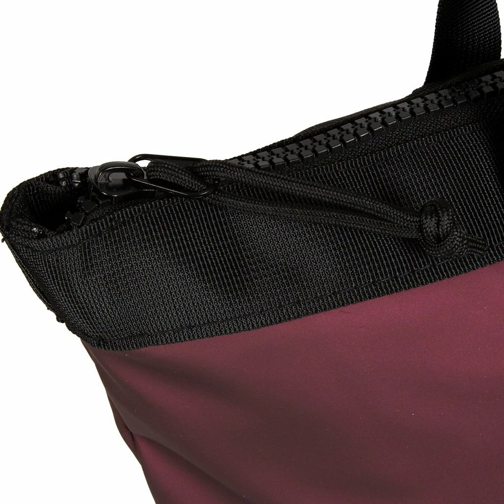 New Rebels ® Mart - Top Zip - Waterafstotend -Rugtas - Laptoptas 14Inch. - Shopper - Metallic Burgundy 8 New Rebels ® Mart - Top Zip - Waterafstotend -Rugtas - Laptoptas 14Inch. - Shopper - Metallic Burgundy - Afbeelding 6