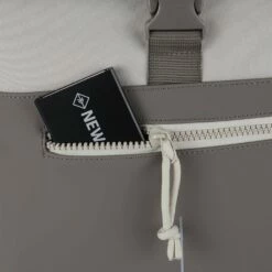 New Rebels Backham New York Taupe Beige 19L Rolltop Rugzak Waterafstotend Laptop 15.6 -reis winkel new rebels new rebels backham new york taupe beige 4