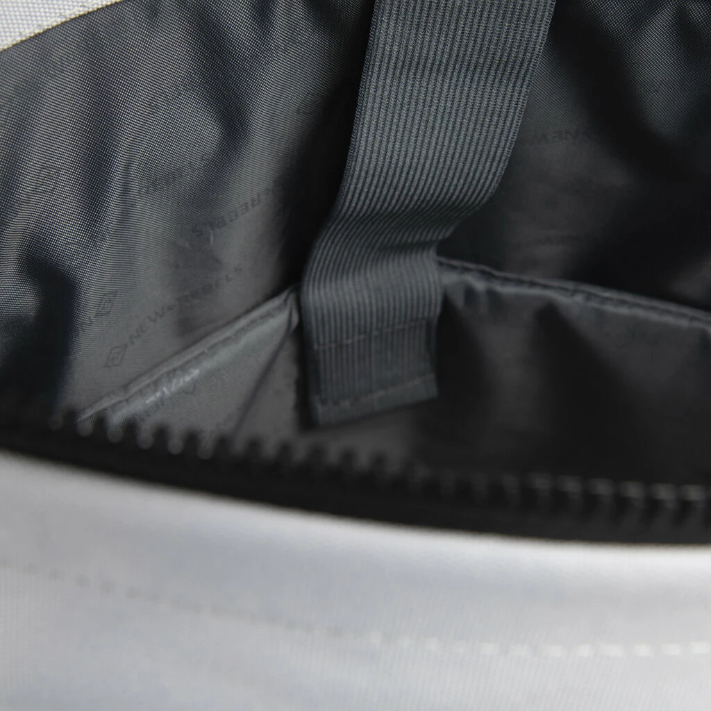New Rebels Backham New York Zwart Grijs 19L Rolltop Rugzak Waterafstotend Laptop 15.6 6 New Rebels Backham New York Zwart Grijs 19L Rolltop Rugzak Waterafstotend Laptop 15.6 - Afbeelding 4