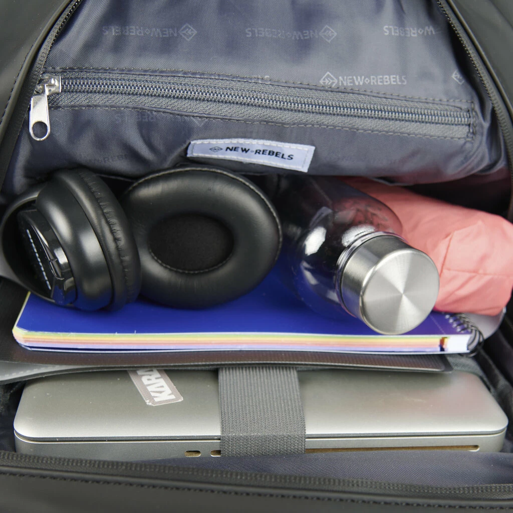 New Rebels Julan Eugene Rugzak 12L Zwart Waterafstotend 7 New Rebels Julan Eugene Rugzak 12L Zwart Waterafstotend - Afbeelding 5