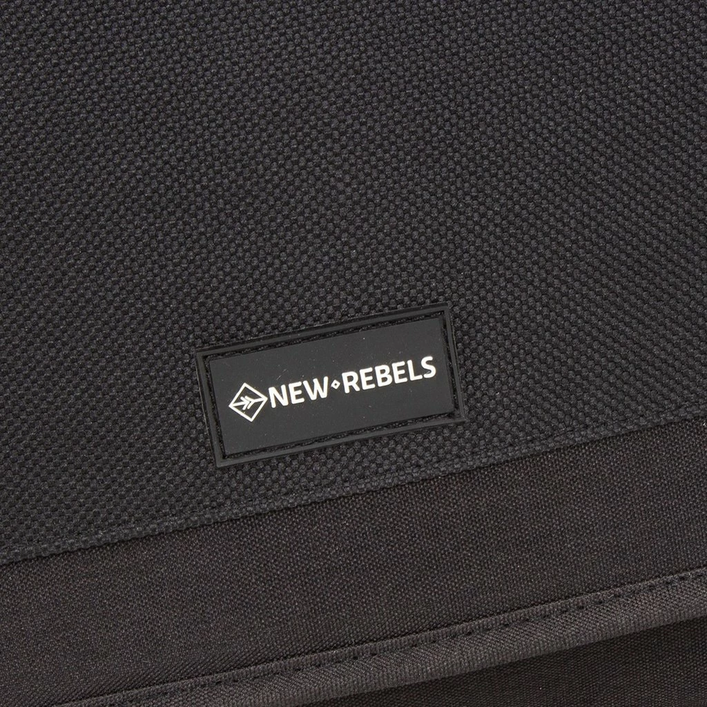 New Rebels ® Solar 25 - Medium SchoudertasA5 - Crossbodytas Met Flap - Zwart 6 New Rebels ® Solar 25 - Medium SchoudertasA5 - Crossbodytas Met Flap - Zwart - Afbeelding 4