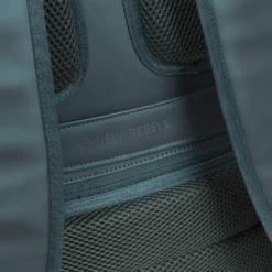 New Rebels ® William - Rolltop - Rugzak - Donkergroen 16L- Waterafstotende Rugtas 17 New Rebels ® William - Rolltop - Rugzak - Donkergroen 16L- Waterafstotende Rugtas -reis winkel new rebels william rolltop rugzak donkergroen 16l 6